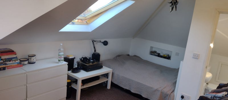 Room Hedge Lane in Greater London