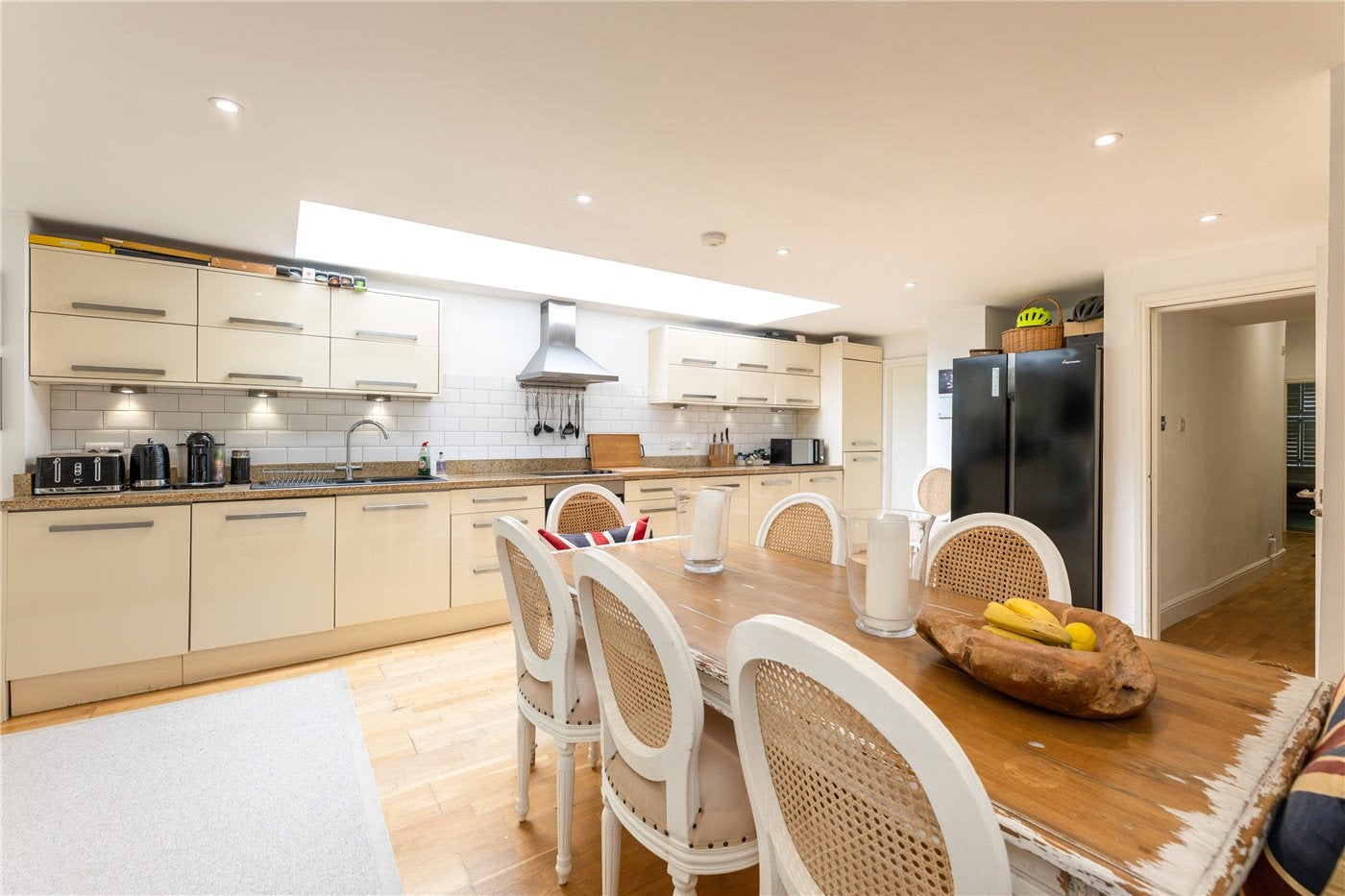 Flat Dempster Road in Greater London
