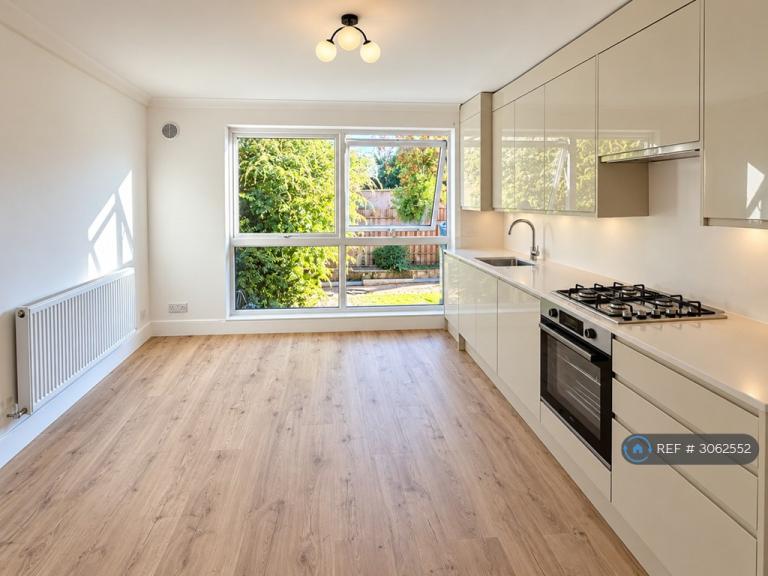 Flat Talbot Road in Greater London