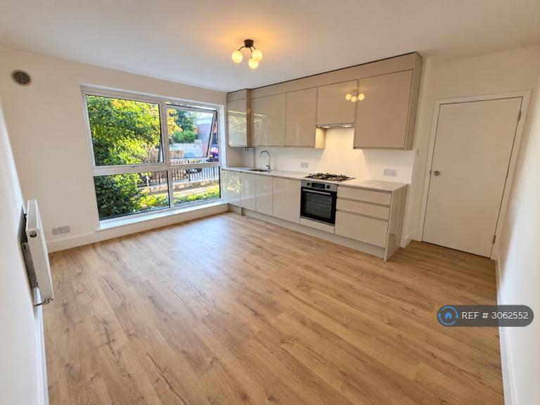 Flat Talbot Road in Greater London