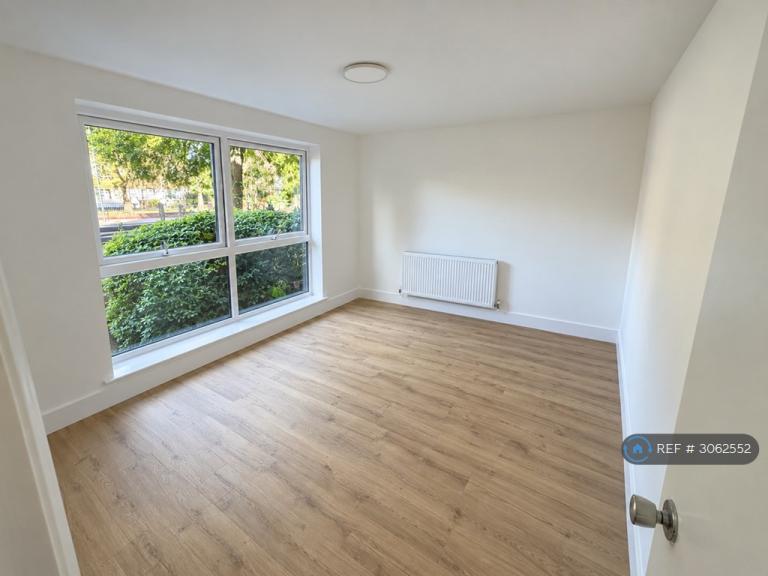 Flat Talbot Road in Greater London