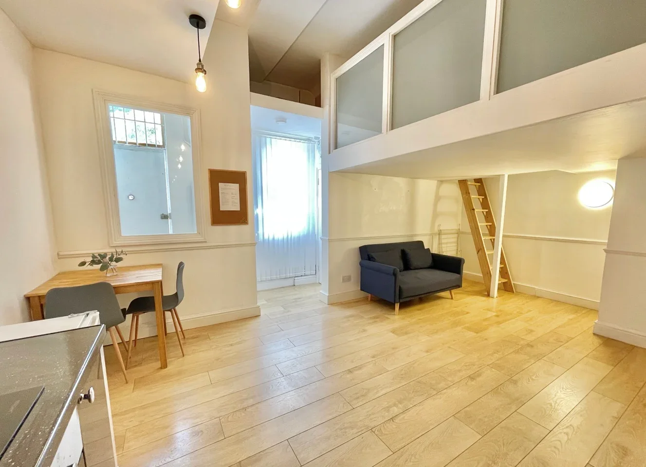 Flat Caledonian Road in Greater London