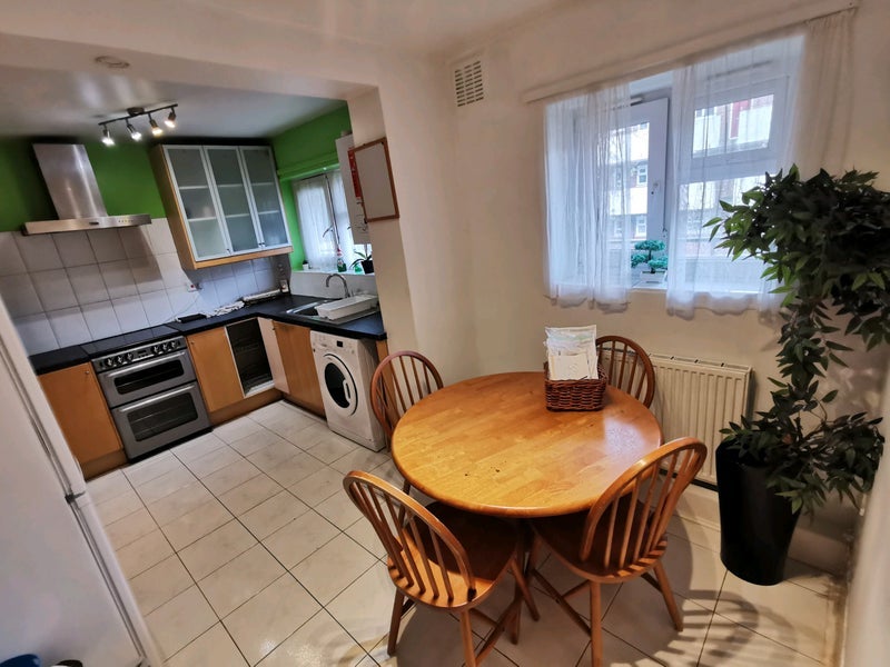 Room Summersby Road in Greater London