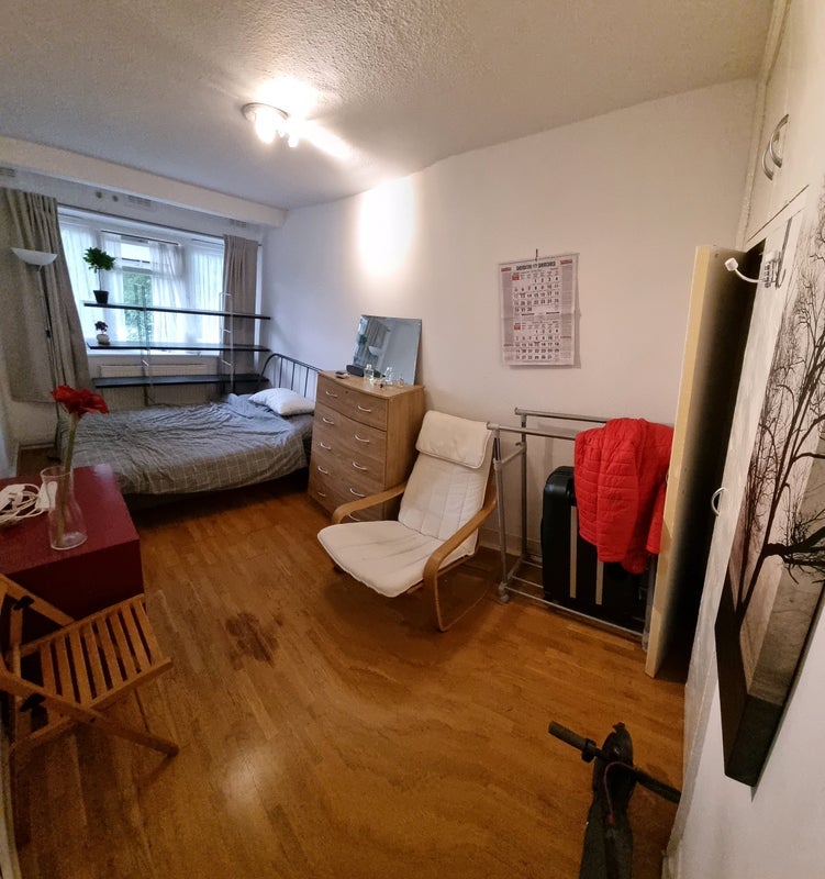 Room Summersby Road in Greater London