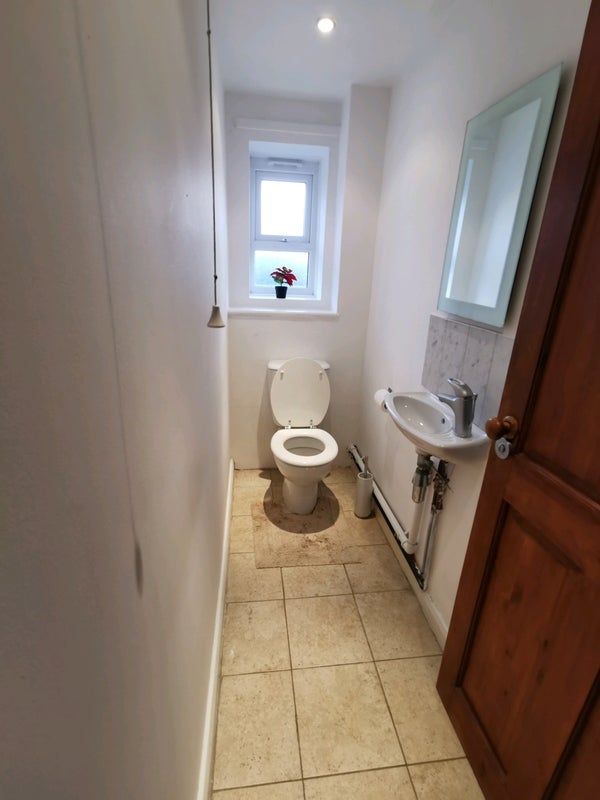 Room Summersby Road in Greater London