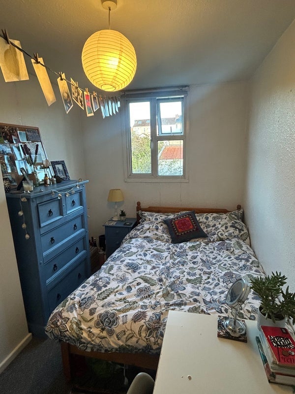 Room Chesterfield Road in Bristol