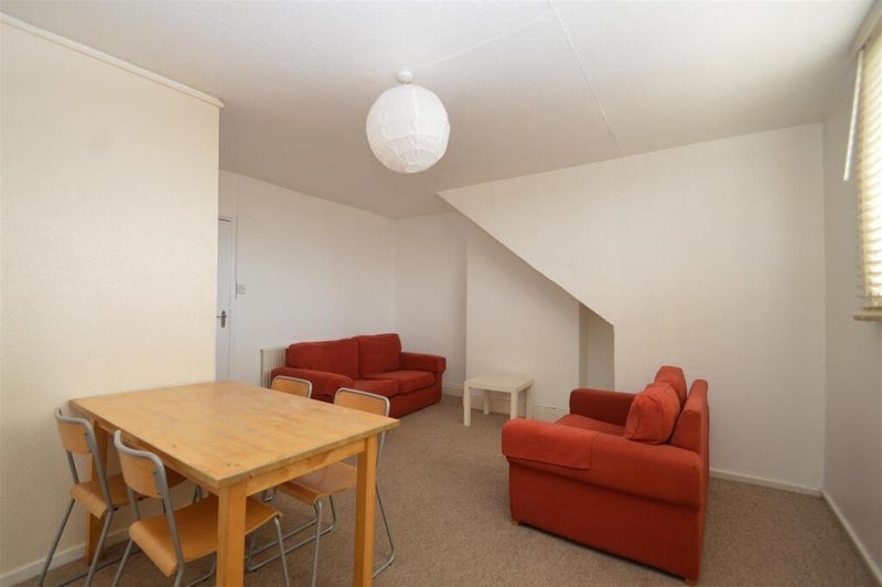 Room Chesterfield Road in Bristol