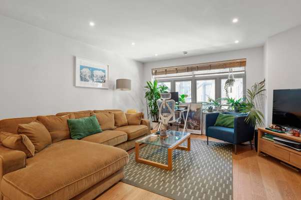 Flat Garden Walk in Greater London