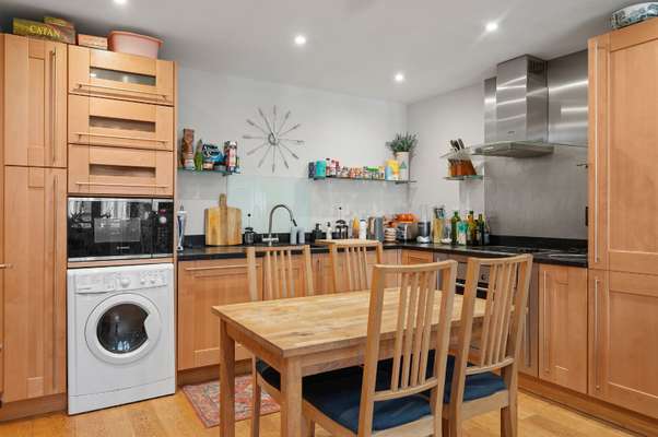 Flat Garden Walk in Greater London