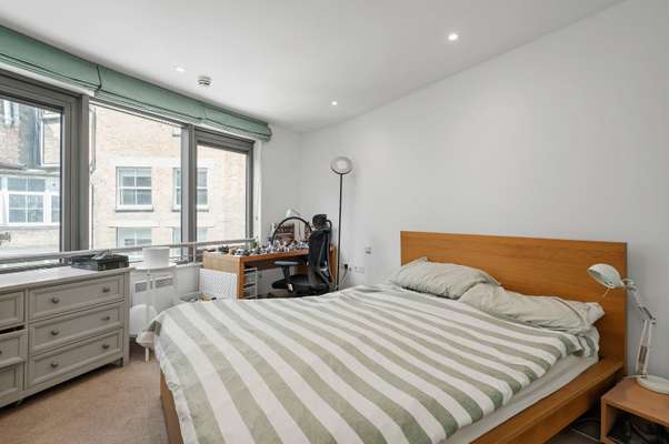 Flat Garden Walk in Greater London