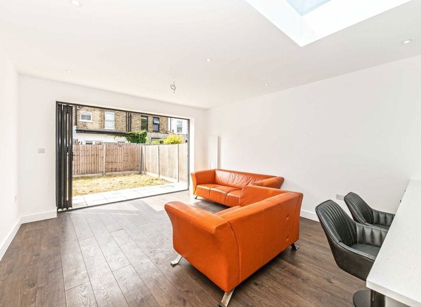 House Blackshaw Road in Greater London
