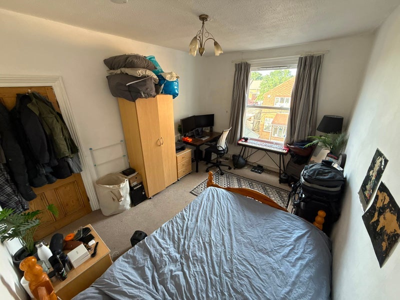 Room Bellevue Road in Greater London