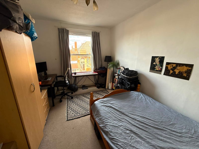 Room Bellevue Road in Greater London