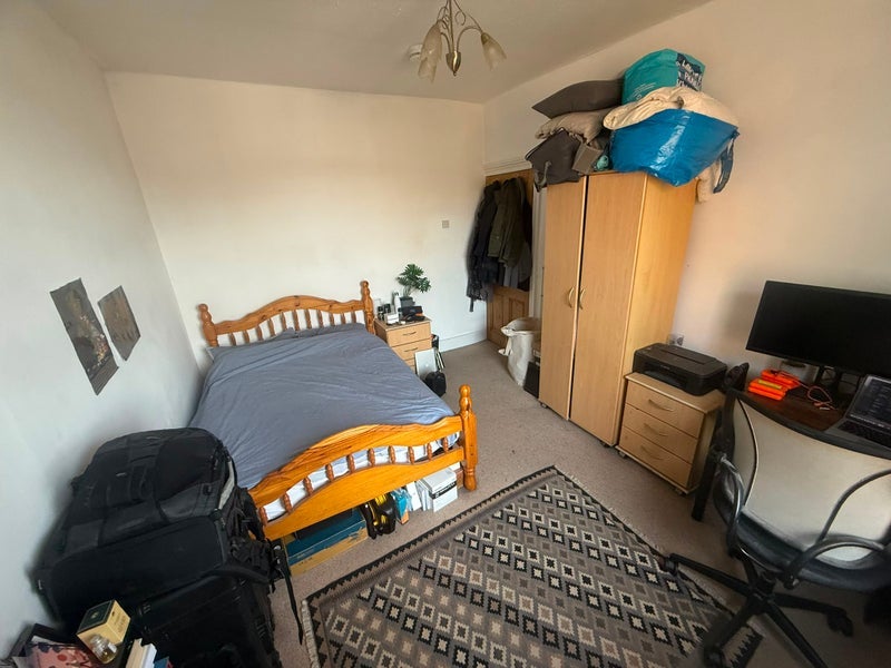 Room Bellevue Road in Greater London