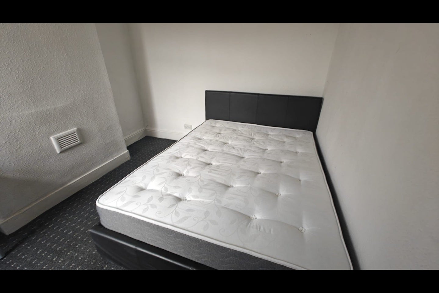 Room Ossory Street in Manchester