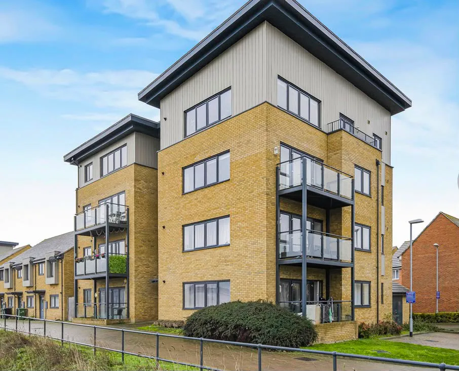 Flat Riverside Wharf in Dartford