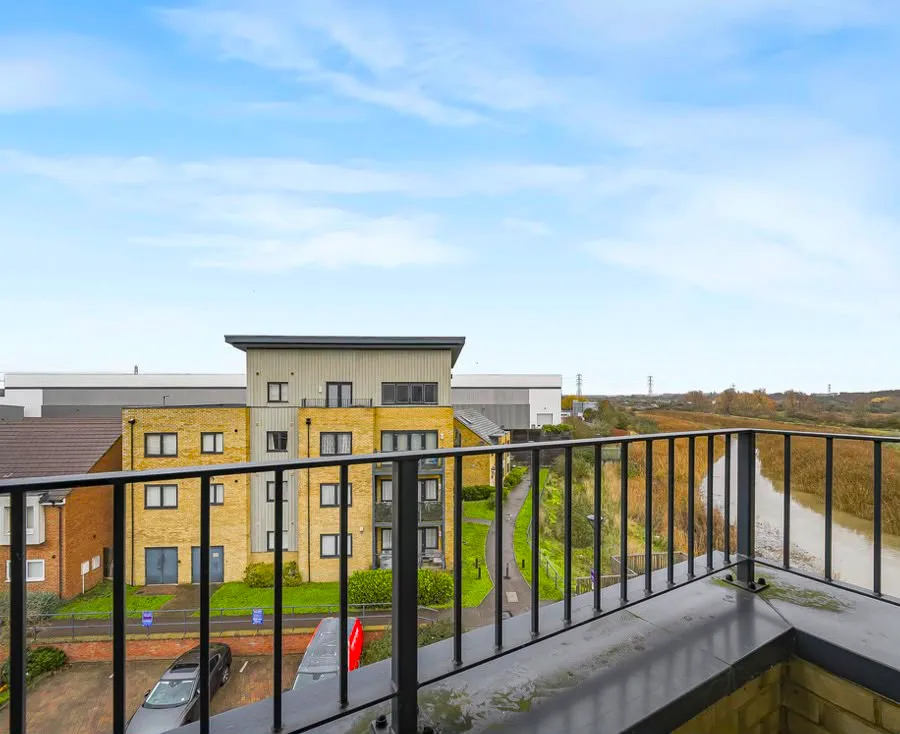 Flat Riverside Wharf in Dartford
