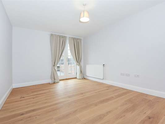 Flat Eton Court in Eton