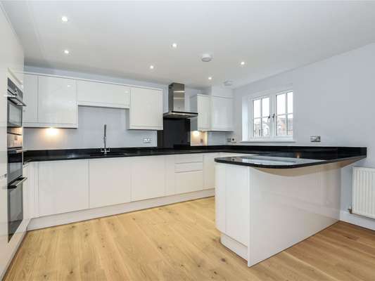 Flat Eton Court in Eton