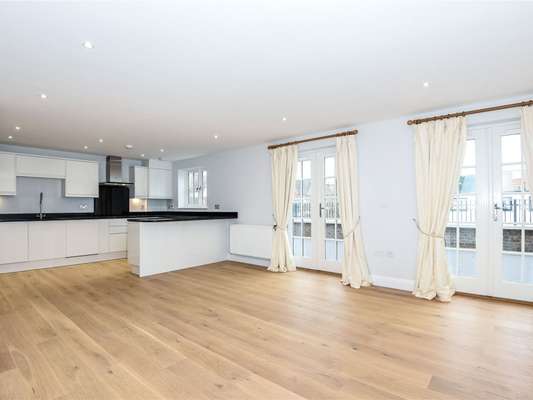 Flat Eton Court in Eton