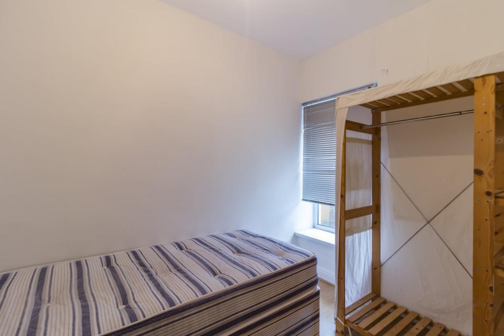 Room Laura Street in Pontypridd
