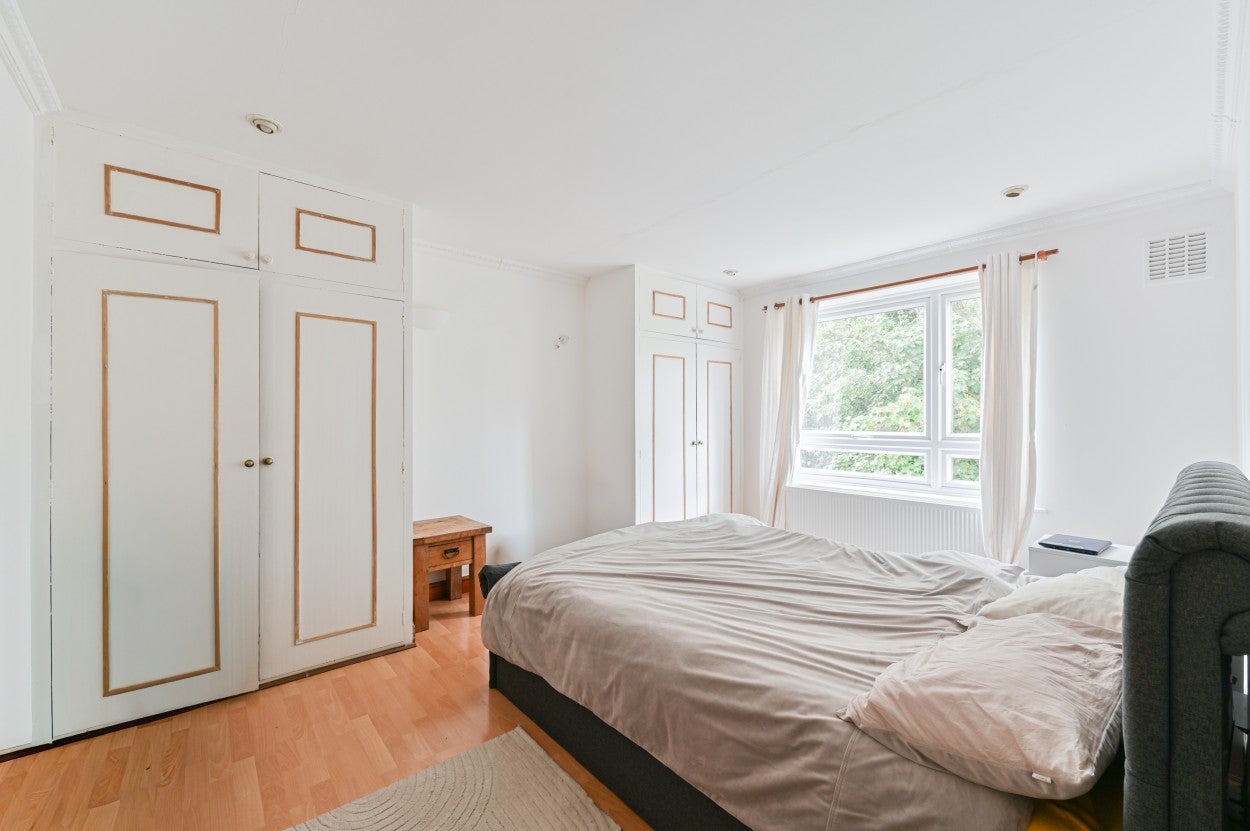 Flat Honor Oak Road in Greater London