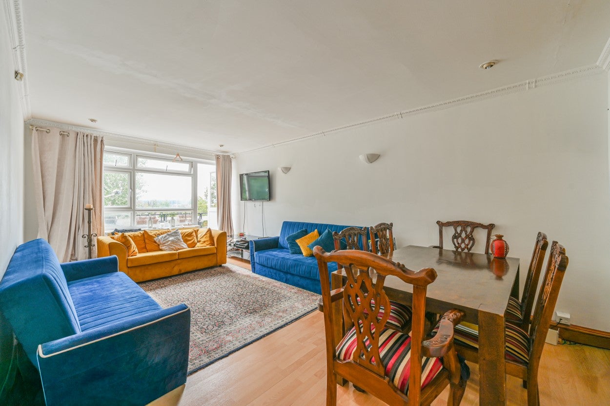 Flat Honor Oak Road in Greater London