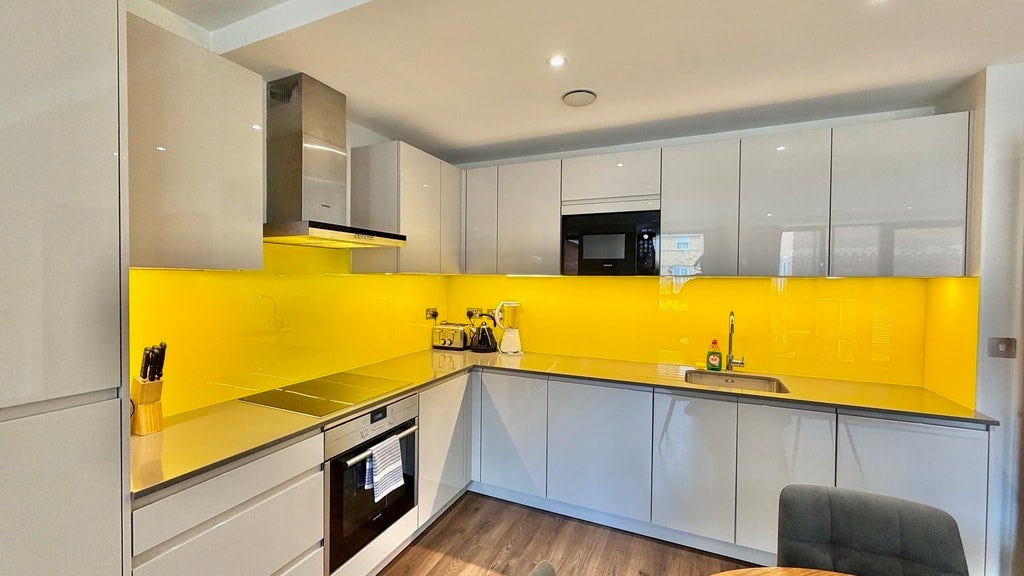 Flat Fairclough Street in Greater London