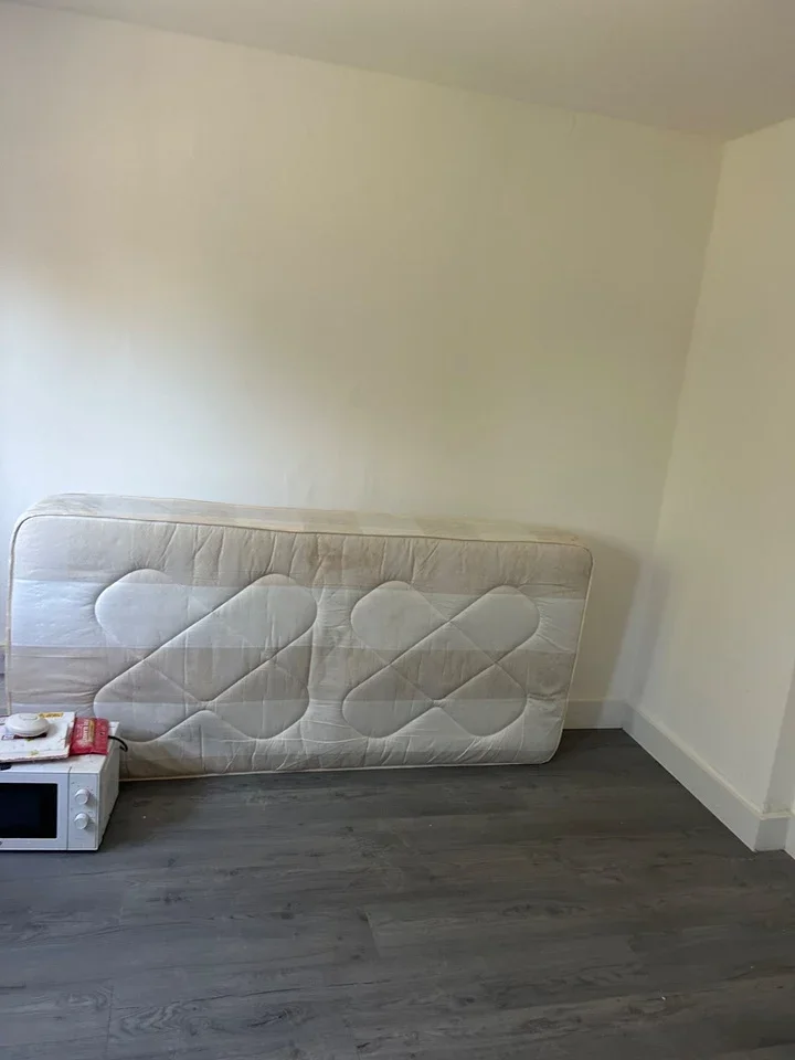 Flat Dobbin Close in Greater London