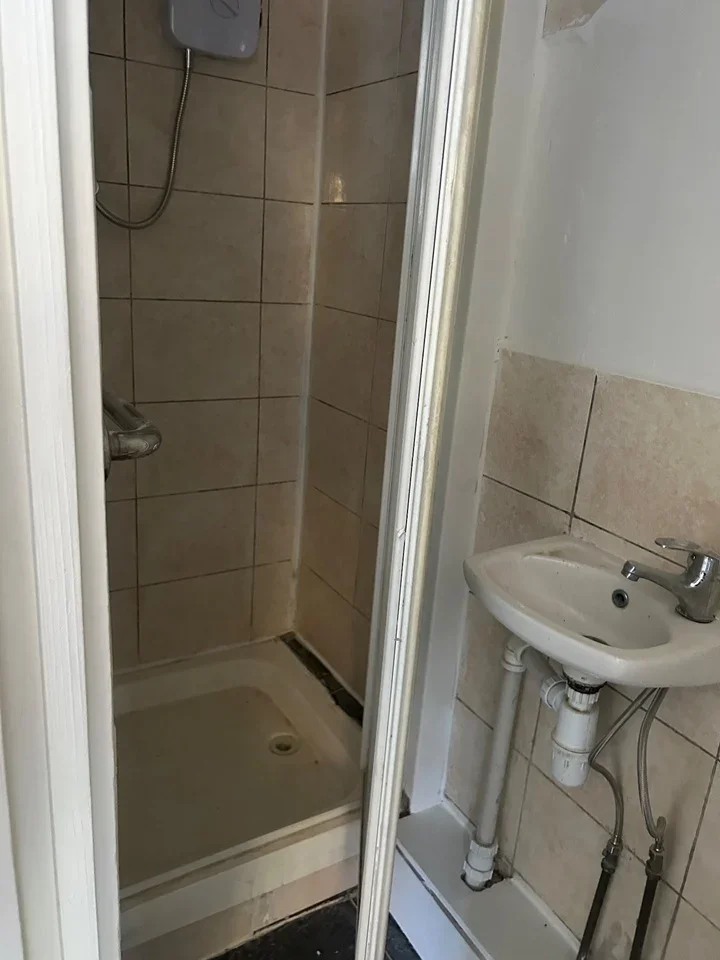 Flat Dobbin Close in Greater London