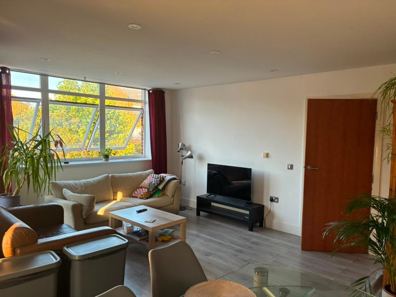 Room Rochelle Close in Greater London