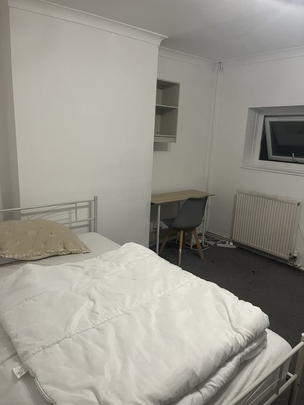 Room Frensham Drive in Greater London
