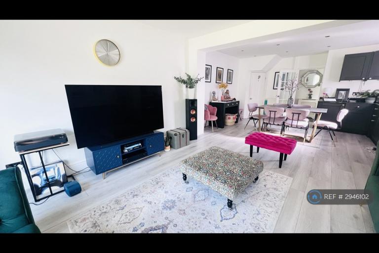 House Laughton Road in Greater London