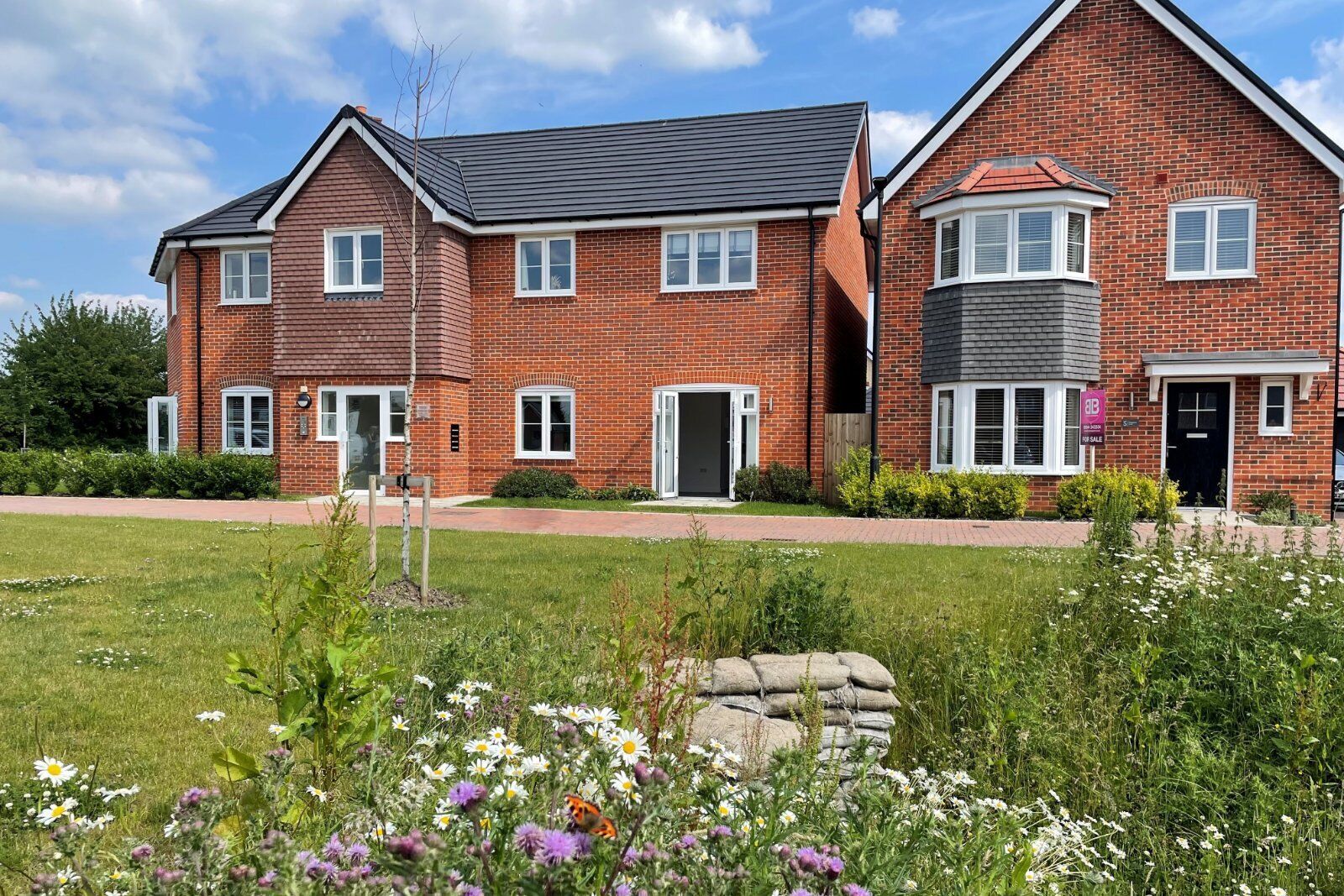 Flat Wickfields in Longwick