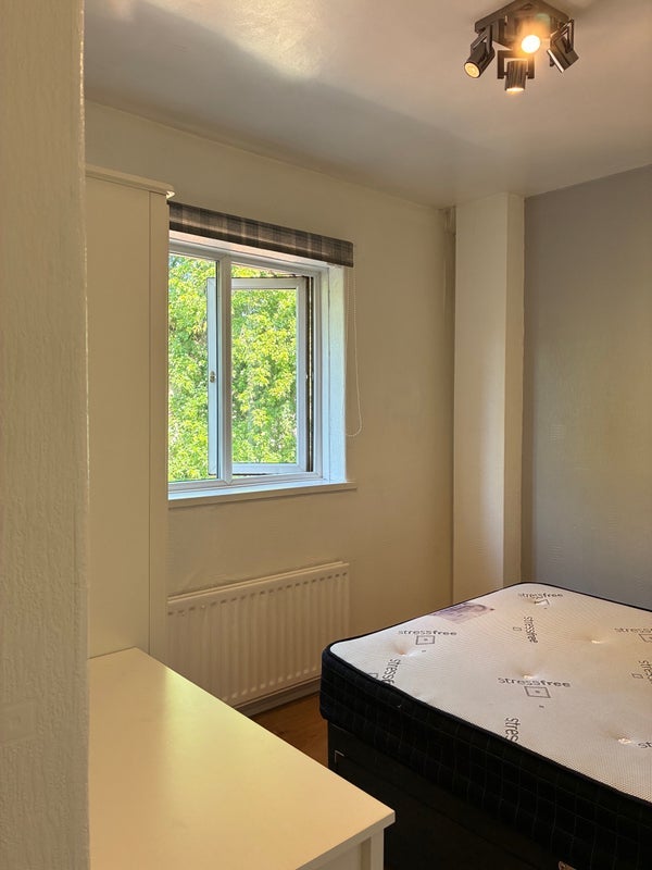 Room Ponteland Road in Newcastle upon Tyne