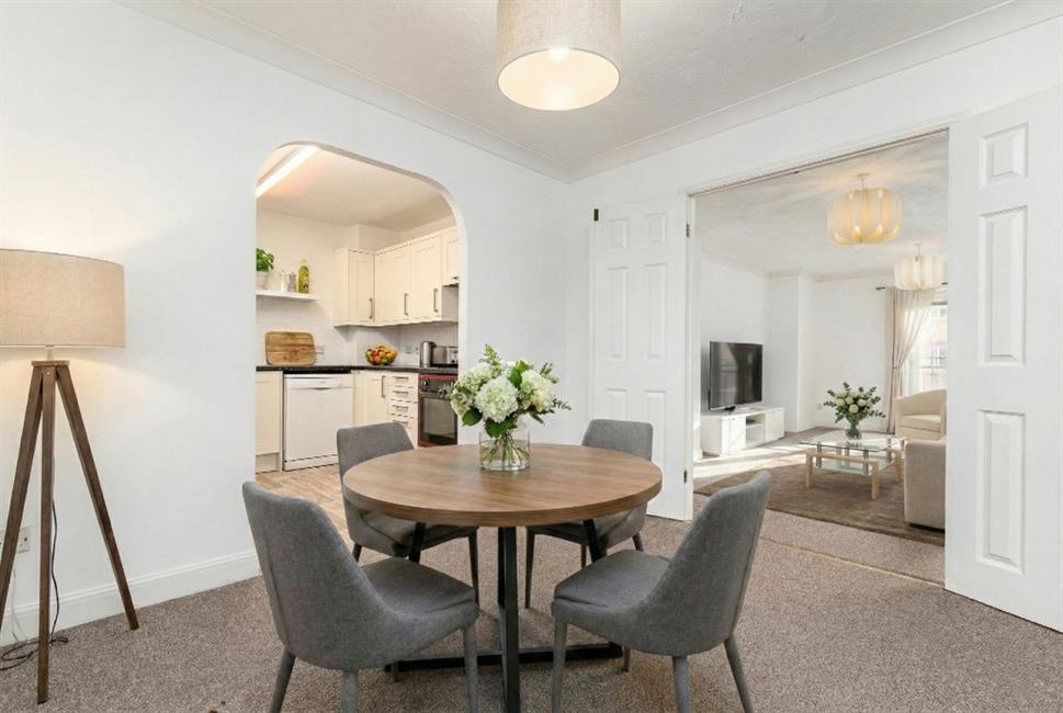 Flat Seager Drive in Cardiff