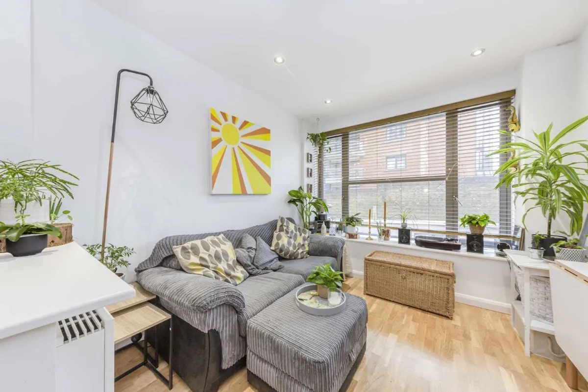 Flat Streatham High Road in Greater London
