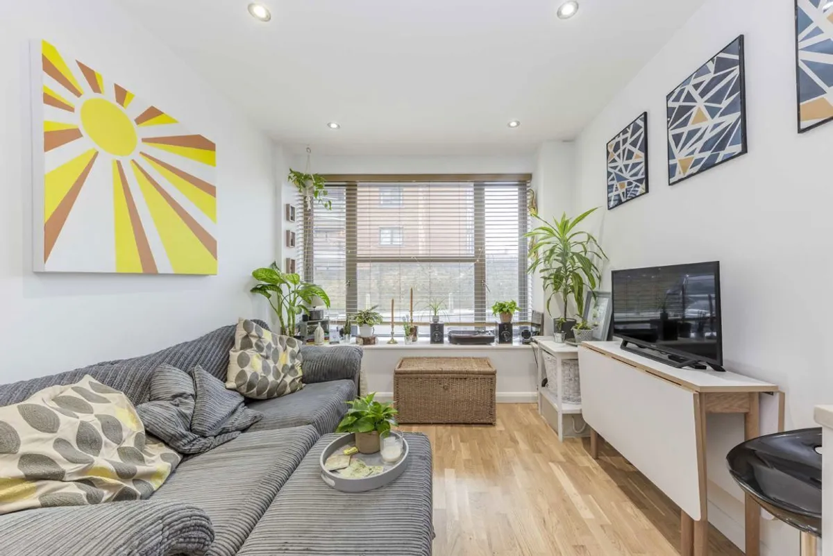 Flat Streatham High Road in Greater London