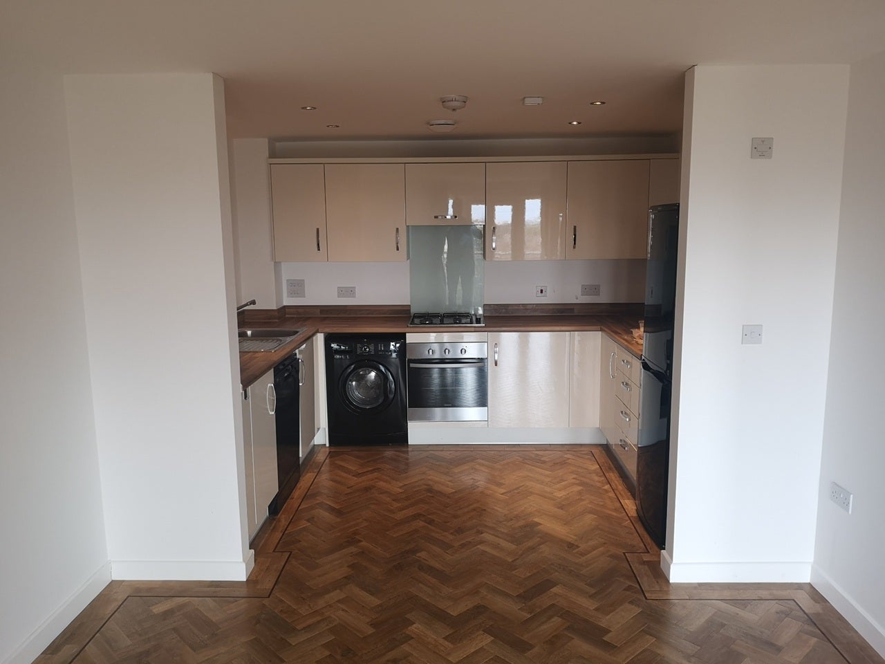 Flat Telford Square in Dartford