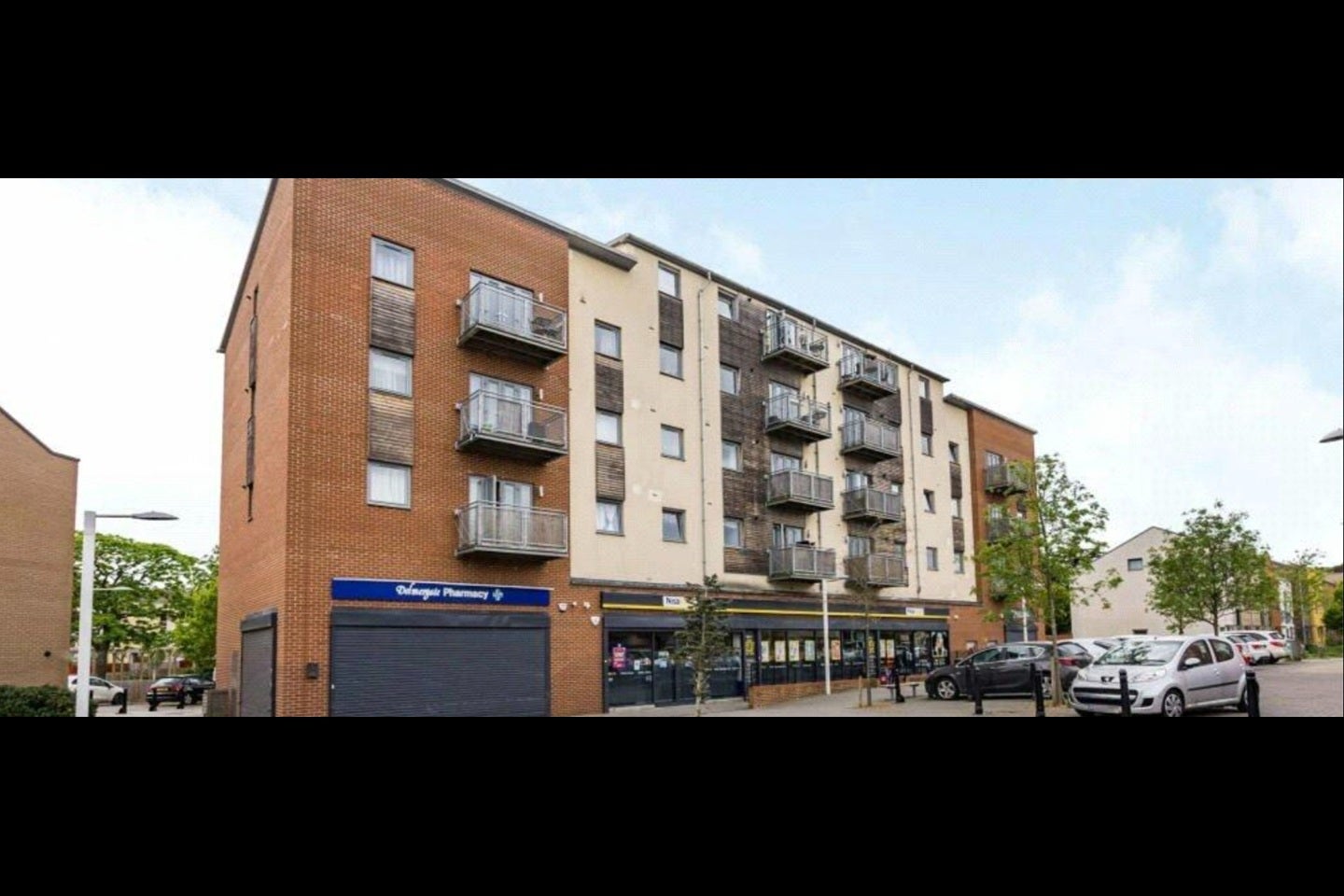 Flat Telford Square in Dartford
