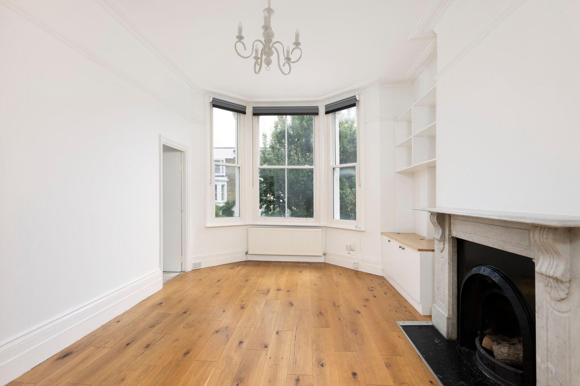Flat Boscombe Road in Greater London