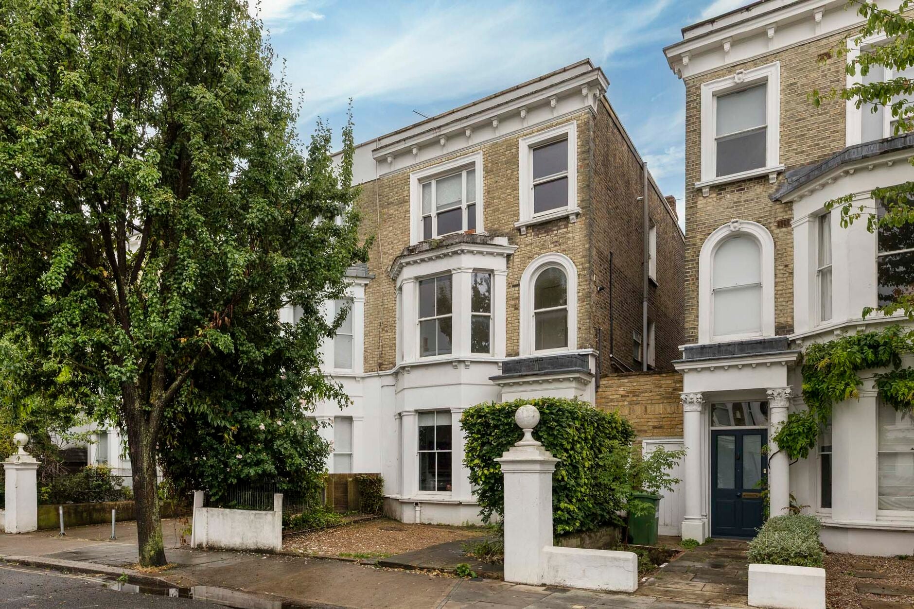 Flat Boscombe Road in Greater London