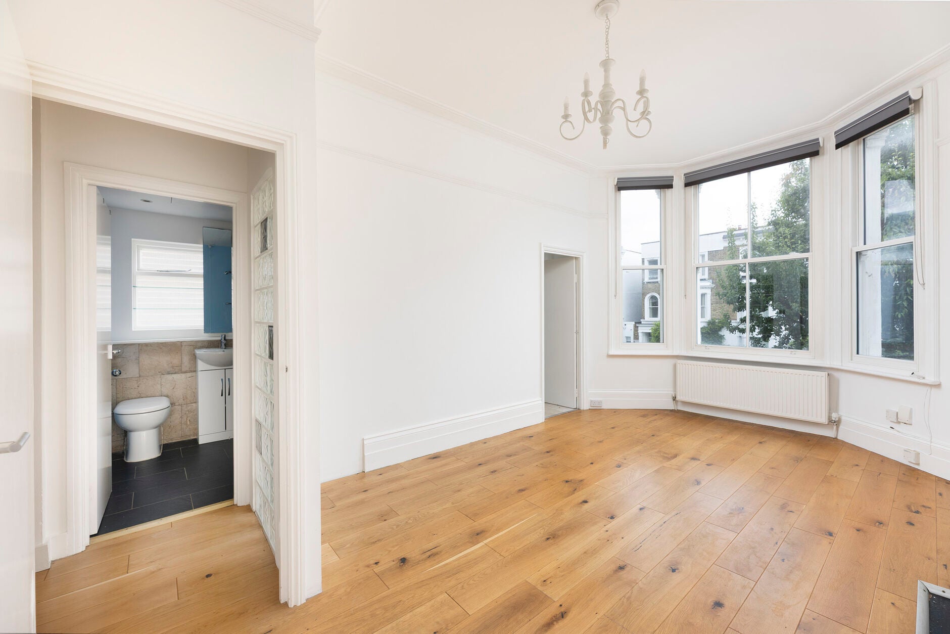 Flat Boscombe Road in Greater London
