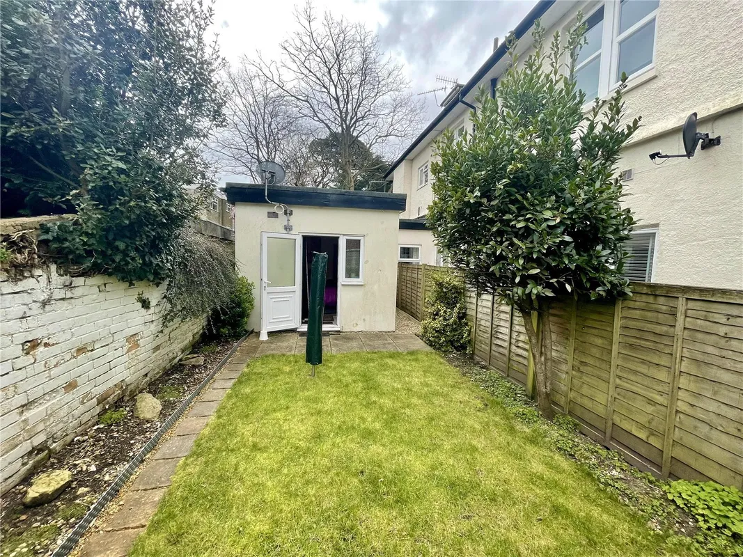 Flat Annerley Road in Bournemouth