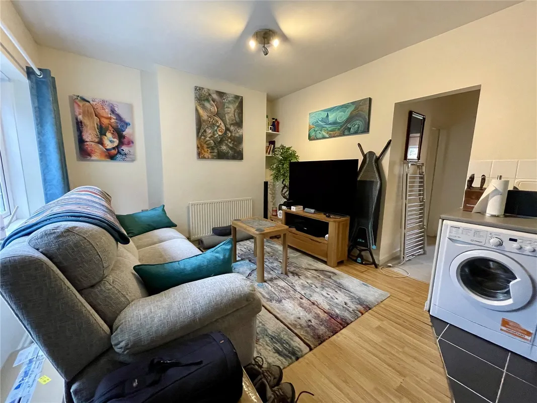 Flat Annerley Road in Bournemouth