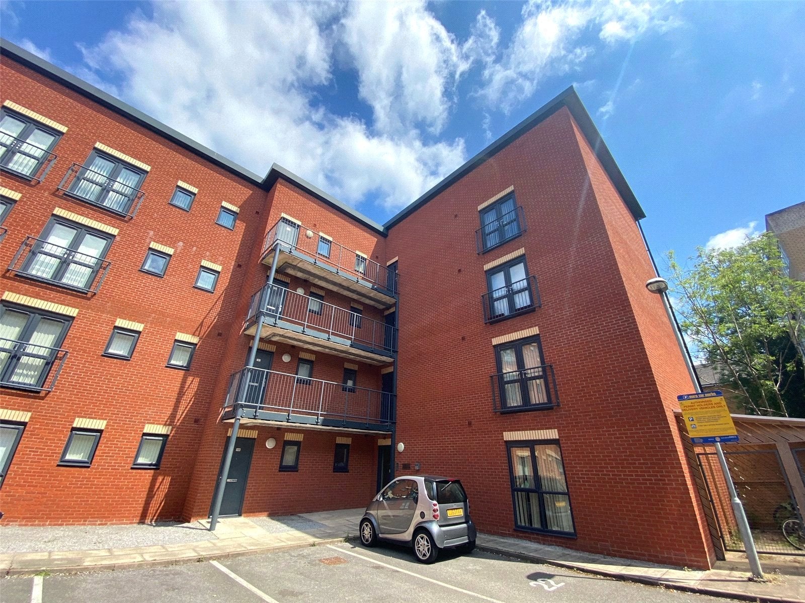 Flat Wilbraham Road in Manchester