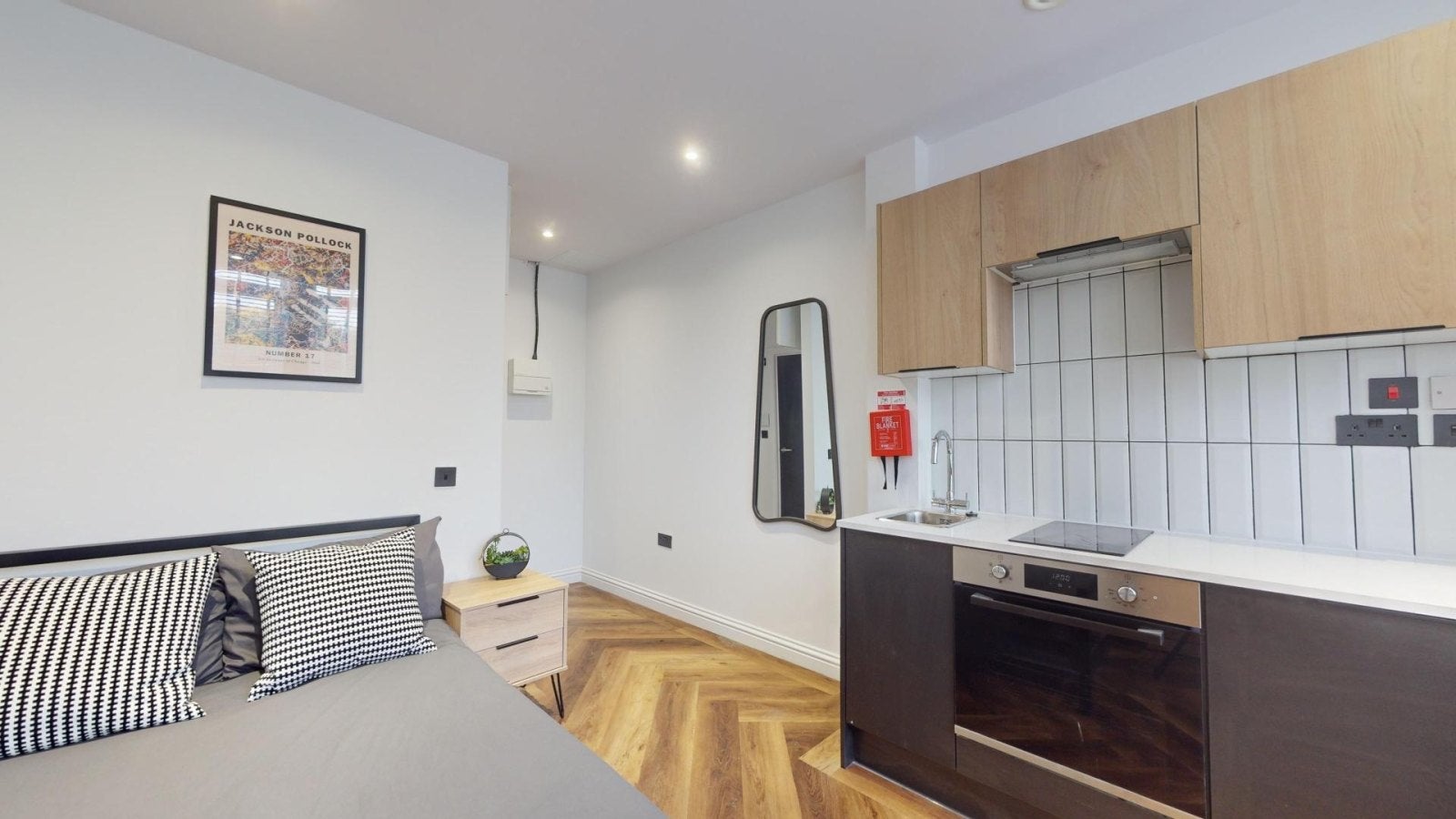 Room Thurloe Street in Manchester