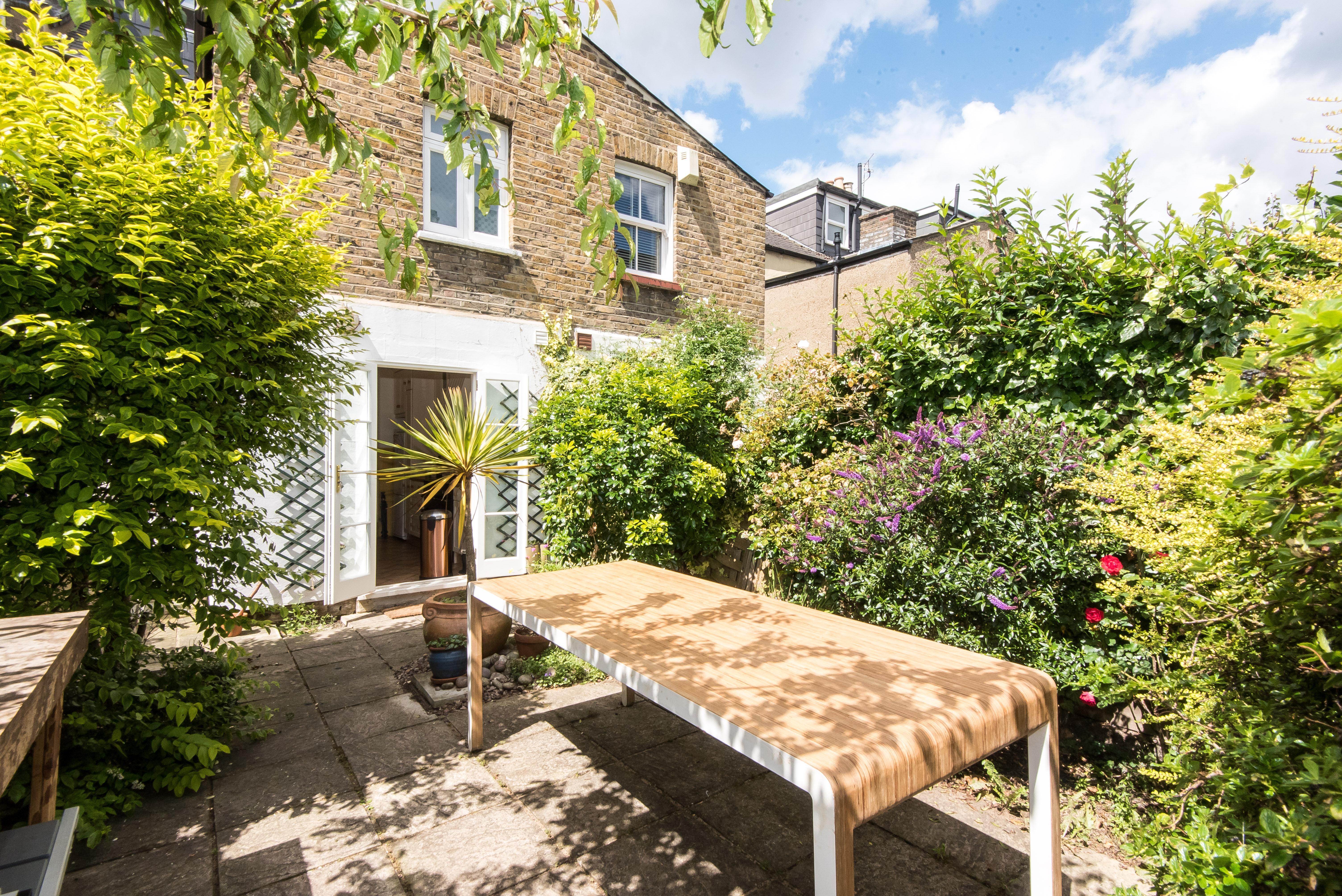 House Queens Road in Greater London