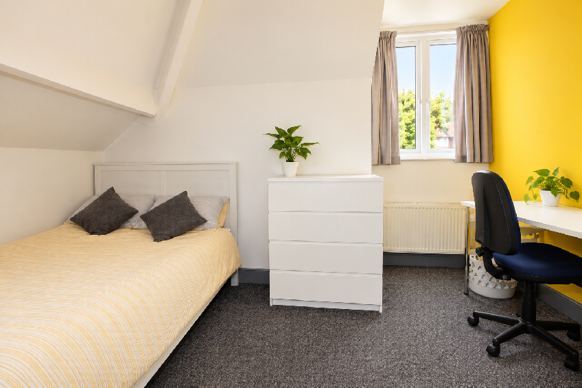 Flat Harrogate Road in Leeds