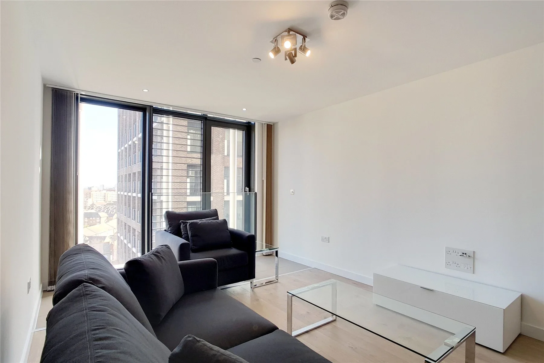 Flat Meridian Square in Greater London
